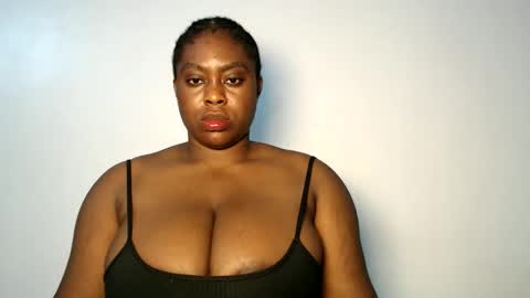 Snapshot of sexy_wetpussyy chatting on 10.31.25 Luna online show from 10.31.25