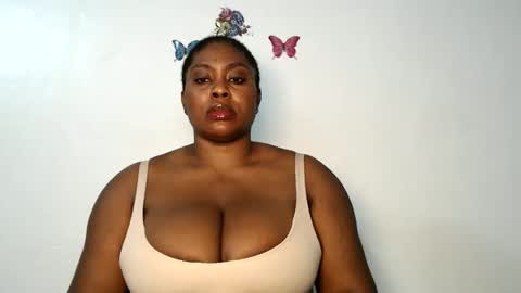 Snapshot of sexy_wetpussyy chatting on 11.29.25 Luna online show from 11.29.25