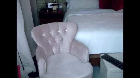 Snapshot of sexyalliekay chatting on 05.30.26 Sexy GILF Allie Kay online show from 05.30.26