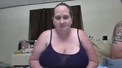 Snapshot of sexybitch9214 chatting on 09.28.25 Etowngirl14 online show from 09.28.25
