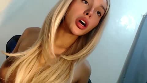 Seraphina Blaze online show from 02.22.25