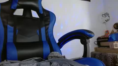 Snapshot of sexyboy_bigclit chatting on 11.28.25 Iker online show from 11.28.25