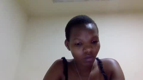 Snapshot of sexybrown14 chatting on 09.16.25 Essy online show from 09.16.25
