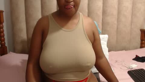 Snapshot of sexybustyxx chatting on 03.19.26 sexybustyxx online show from 03.19.26