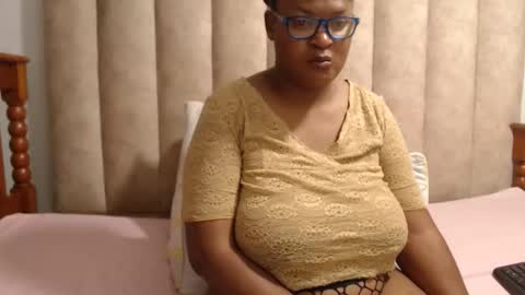 Snapshot of sexybustyxx chatting on 04.08.26 sexybustyxx online show from 04.08.26