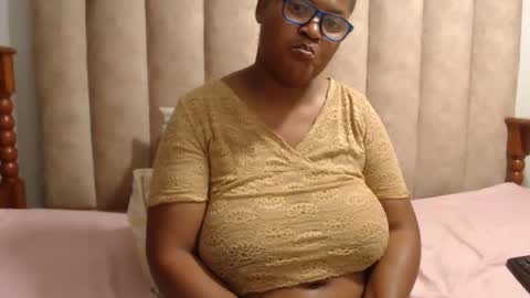 Snapshot of sexybustyxx chatting on 04.08.26 sexybustyxx online show from 04.08.26