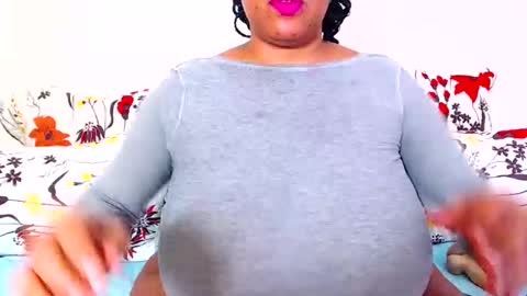 Snapshot of sexyebonylove89 chatting on 09.14.25 sexyebonylove89 online show from 09.14.25