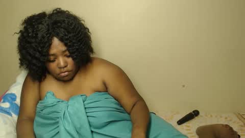 Snapshot of sexyebonyy_ chatting on 11.26.25 sexyebonyy_ online show from 11.26.25