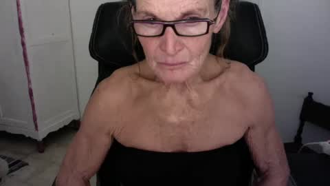 Snapshot of sexyfit58 chatting on 12.19.24 SexyFit58 online show from 12.19.24