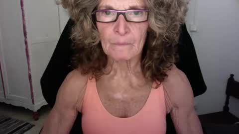 Snapshot of sexyfit58 chatting on 12.21.24 SexyFit58 online show from 12.21.24