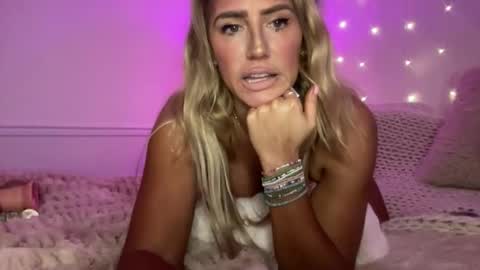 Ashley Love online show from 11.29.25