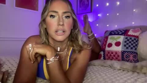Snapshot of sexygoodvibebabe69 chatting on 04.19.26 Ashley Love online show from 04.19.26