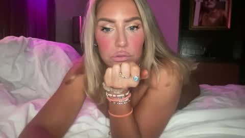 Snapshot of sexygoodvibebabe69 chatting on 05.20.26 Ashley Love online show from 05.20.26
