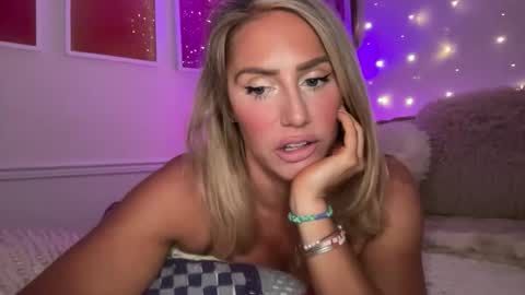 Snapshot of sexygoodvibebabe69 chatting on 05.25.26 Ashley Love online show from 05.25.26