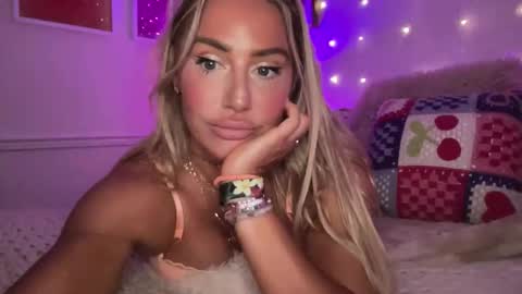 Snapshot of sexygoodvibebabe69 chatting on 06.10.26 Ashley Love online show from 06.10.26