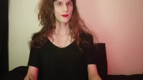 Snapshot of sexyirishcat chatting on 10.12.25 elsathedarlin online show from 10.12.25