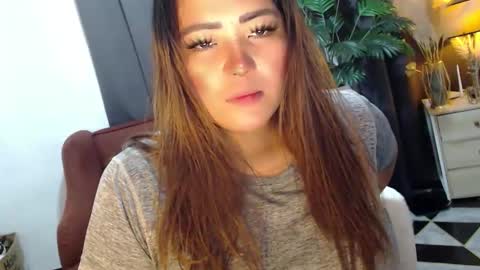 Snapshot of sexyjeanniecuntcums chatting on 04.19.26 JENNY online show from 04.19.26