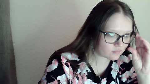 Snapshot of sexykitty_2 chatting on 01.01.25 Kate online show from 01.01.25