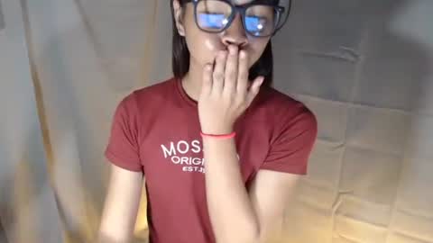 Snapshot of sexylaylia chatting on 10.22.25 Laylia3 online show from 10.22.25