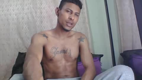 Snapshot of sexyleon69 chatting on 06.10.26 Sexy leon online show from 06.10.26