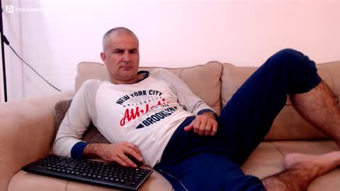 Snapshot of sexymaja77 chatting on 10.18.25 David online show from 10.18.25