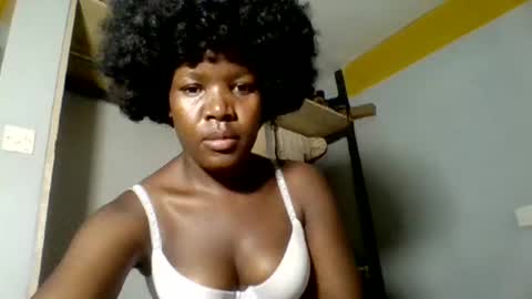 Snapshot of sexymelanin001 chatting on 10.04.25 sexymelanin001 online show from 10.04.25