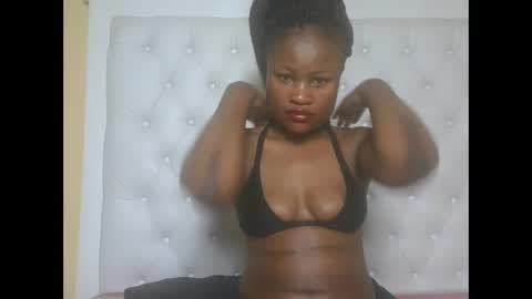 Snapshot of sexyqueenivy chatting on 09.28.25 queenivy online show from 09.28.25