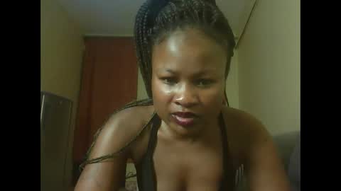 Snapshot of sexyqueenivy chatting on 10.02.25 queenivy online show from 10.02.25