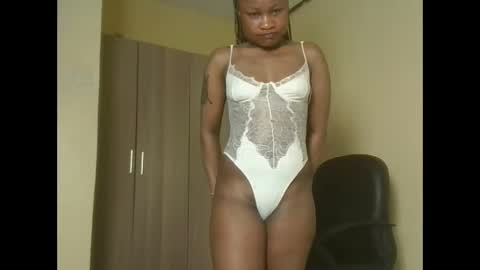 Snapshot of sexyqueenivy chatting on 11.03.25 queenivy online show from 11.03.25