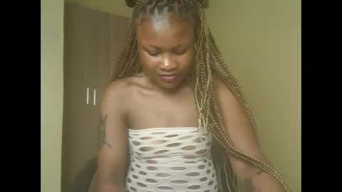 Snapshot of sexyqueenivy chatting on 11.04.25 queenivy online show from 11.04.25