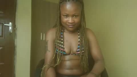 Snapshot of sexyqueenivy chatting on 11.05.25 queenivy online show from 11.05.25