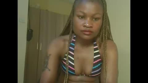 Snapshot of sexyqueenivy chatting on 11.21.25 queenivy online show from 11.21.25