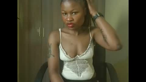 Snapshot of sexyqueenivy chatting on 11.29.25 queenivy online show from 11.29.25