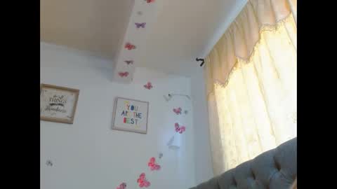 Venus Independent Model online show from 04.18.26