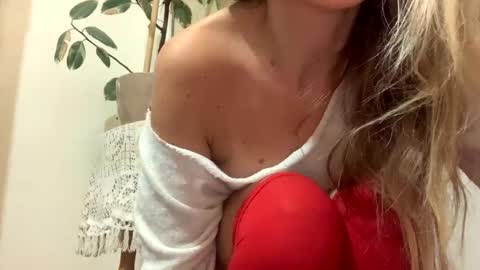 Snapshot of sexysexydream chatting on 01.01.25 Anya online show from 01.01.25