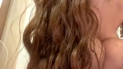 Snapshot of sexysexydream chatting on 01.19.25 Anya online show from 01.19.25