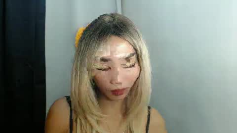 Snapshot of sexyshinixx chatting on 03.11.25 sexyshinixx online show from 03.11.25