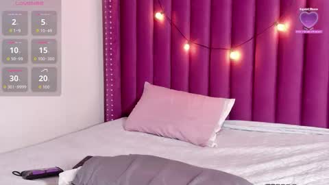 Snapshot of sexysister_ chatting on 12.14.25 Kendall online show from 12.14.25