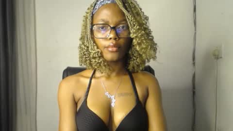 Darkskinned Rae online show from 02.20.26