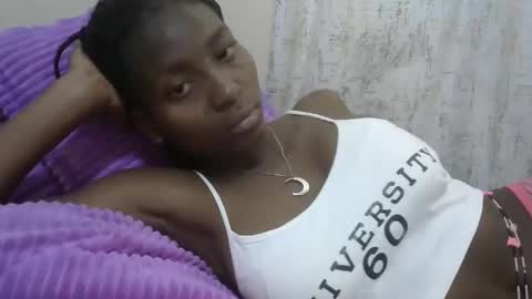 Snapshot of sexytinyy chatting on 11.10.25 maria online show from 11.10.25