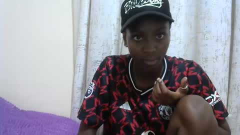 Snapshot of sexytinyy chatting on 12.15.25 maria online show from 12.15.25