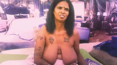 sexyva4u2luv online show from 10.26.25