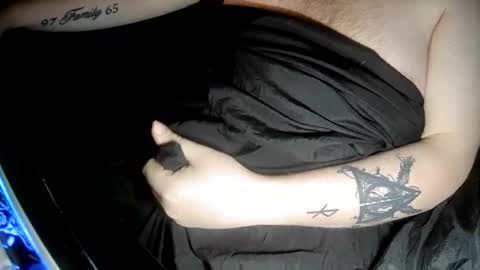 Snapshot of sexzilla15 chatting on 09.28.25 no face online show from 09.28.25