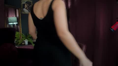 Snapshot of shadowlotus_ chatting on 10.13.25 Lily online show from 10.13.25