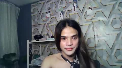 Snapshot of shaharra chatting on 11.28.25 shaharra online show from 11.28.25