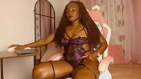 Snapshot of shaira___ chatting on 11.23.25 Shaira online show from 11.23.25