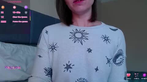 Snapshot of shameless_shalynn chatting on 10.08.25 Shalynn online show from 10.08.25