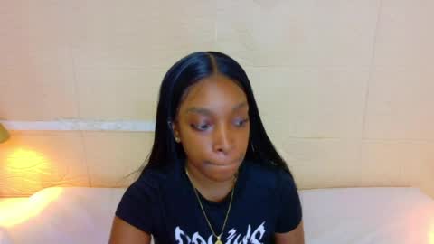 Snapshot of shamira_moore chatting on 05.11.26 Catalina online show from 05.11.26