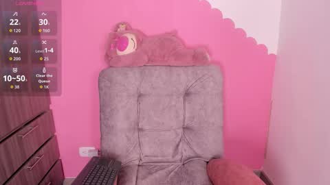 Snapshot of shanell_c chatting on 11.17.25 Emily online show from 11.17.25