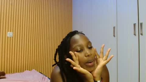 Shaniz online show from 11.24.25